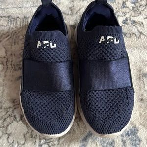 APL Tech Loom Bliss. Kids 11. Navy. Unisex